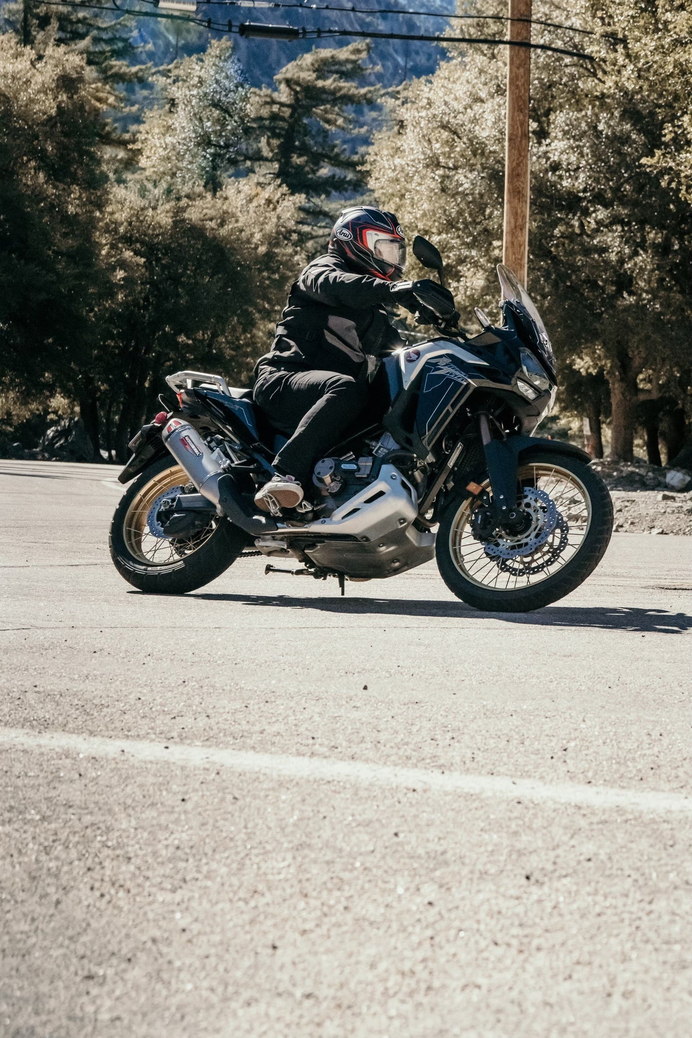 ESCAPE SLIP ON YOSHIMURA RS-12 PARA HONDA AFRICA TWIN 2026