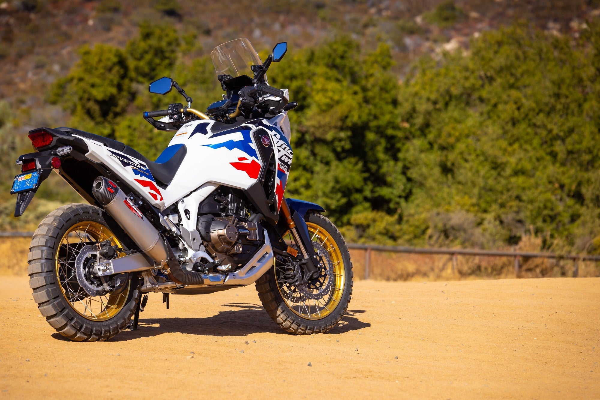 ESCAPE SLIP ON YOSHIMURA RS-12 PARA HONDA AFRICA TWIN 2026