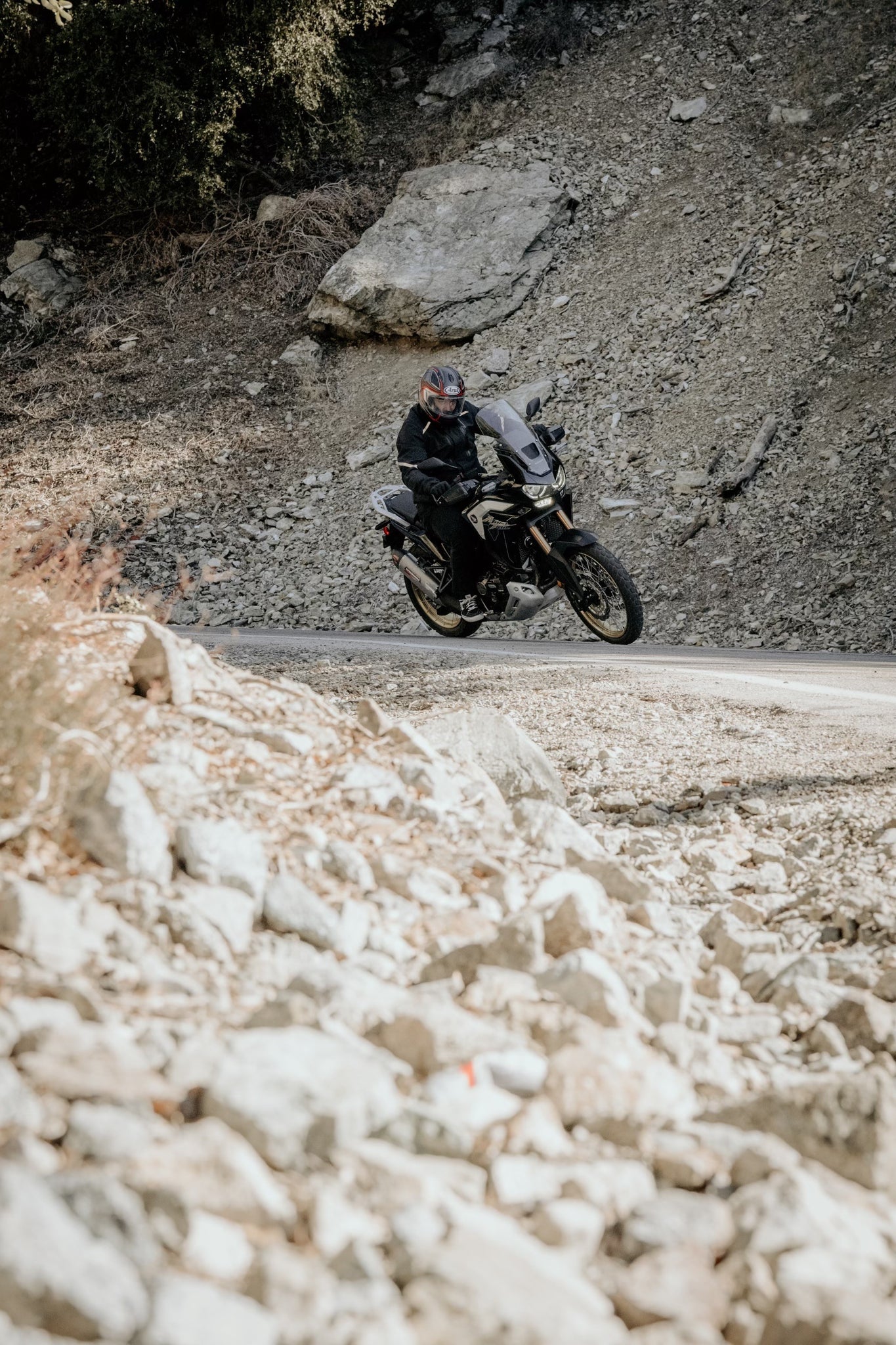 ESCAPE SLIP ON YOSHIMURA RS-12 PARA HONDA AFRICA TWIN 2026